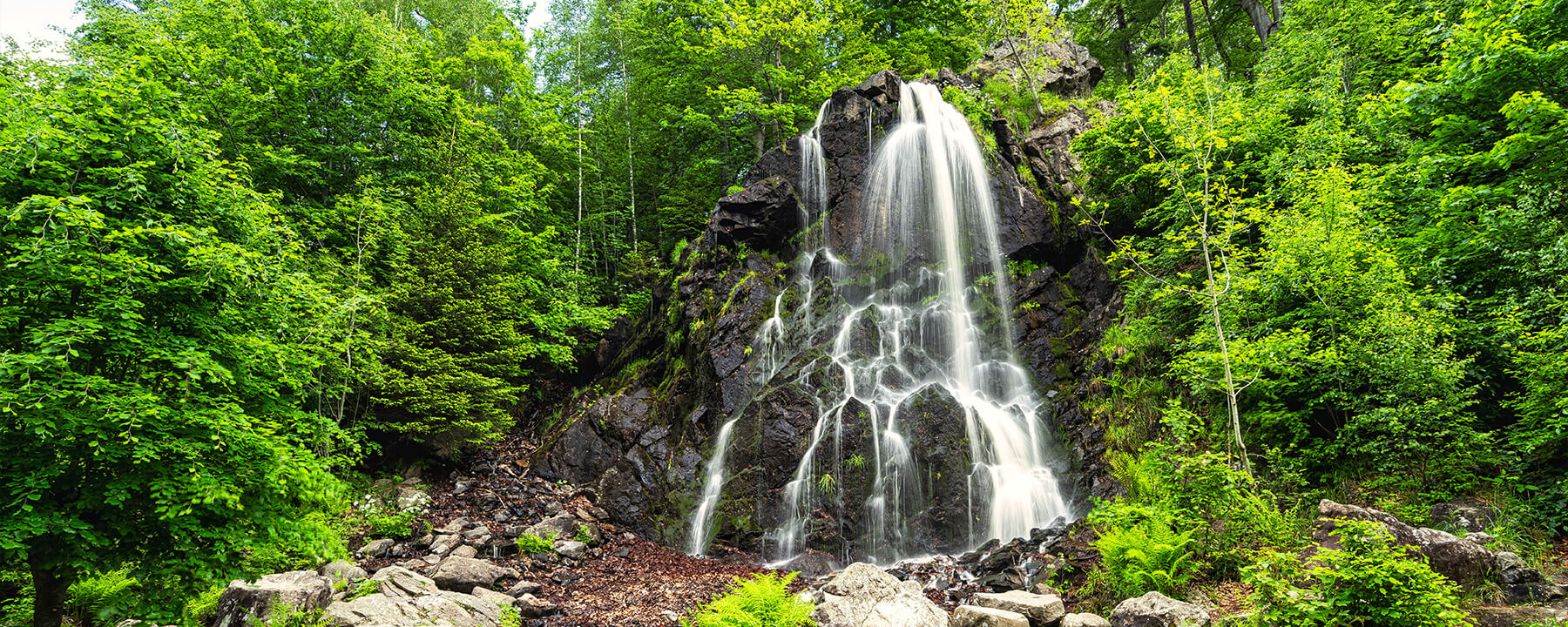 Der Radau-Wasserfall ist ein 23 Meter hoher, künstlich angelegter Wasserfall und ein beliebtes Ausflugsziel für Wanderer und Naturliebhaber