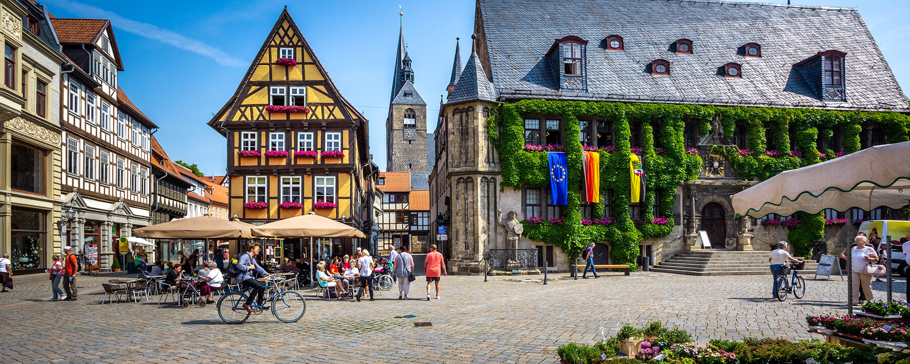 Quedlinburg ist eine der besterhaltenen mittelalterlichen Städte Deutschlands und gehört mit seiner historischen Altstadt, der Stiftskirche und dem Schlossberg seit 1994 zum UNESCO-Weltkulturerbe