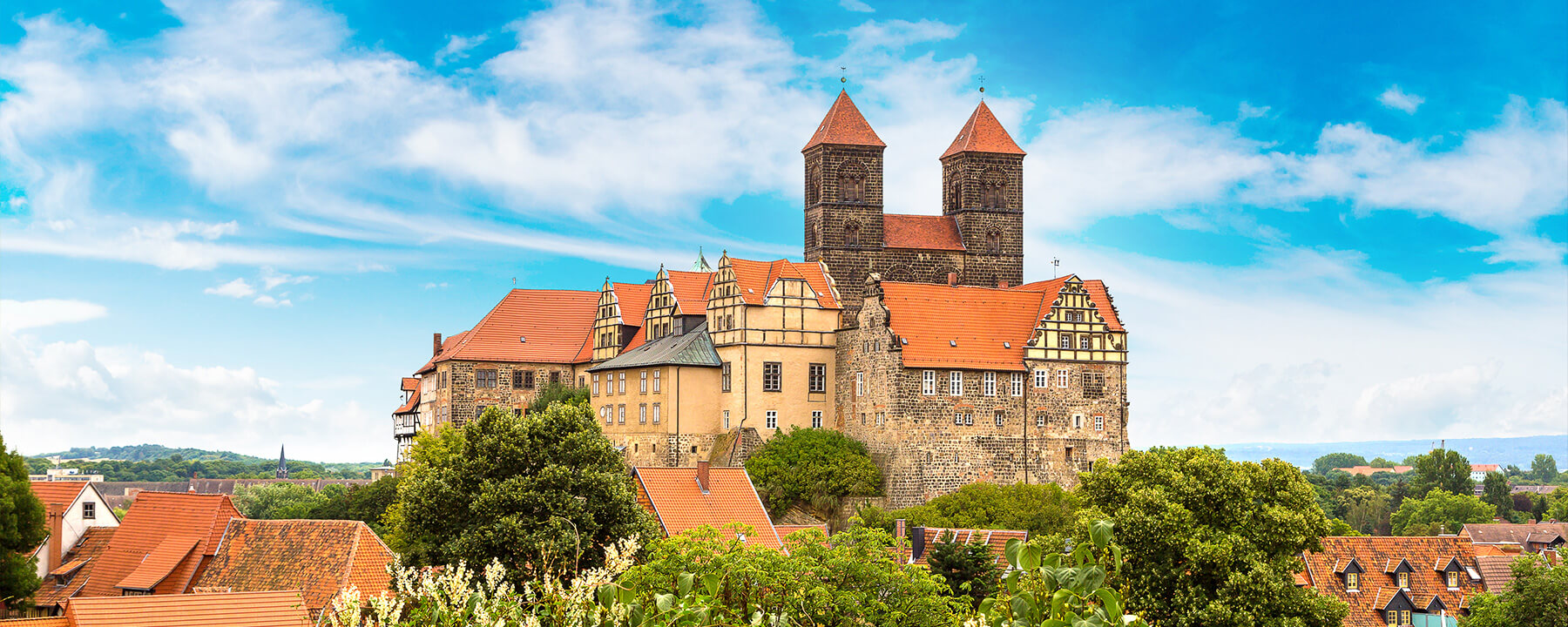 Der Schlossberg in Quedlinburg wird gekrönt von der Stiftskirche St. Servatius und beherbergt wertvolle Kunstschätze, darunter den Quedlinburger Domschatz