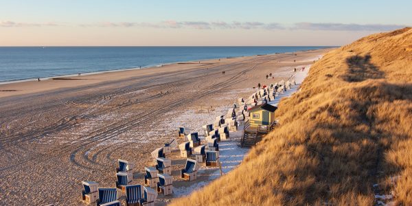 Die Insel Sylt beeindruckt mit eleganten Dünen und exklusiven Boutiquen