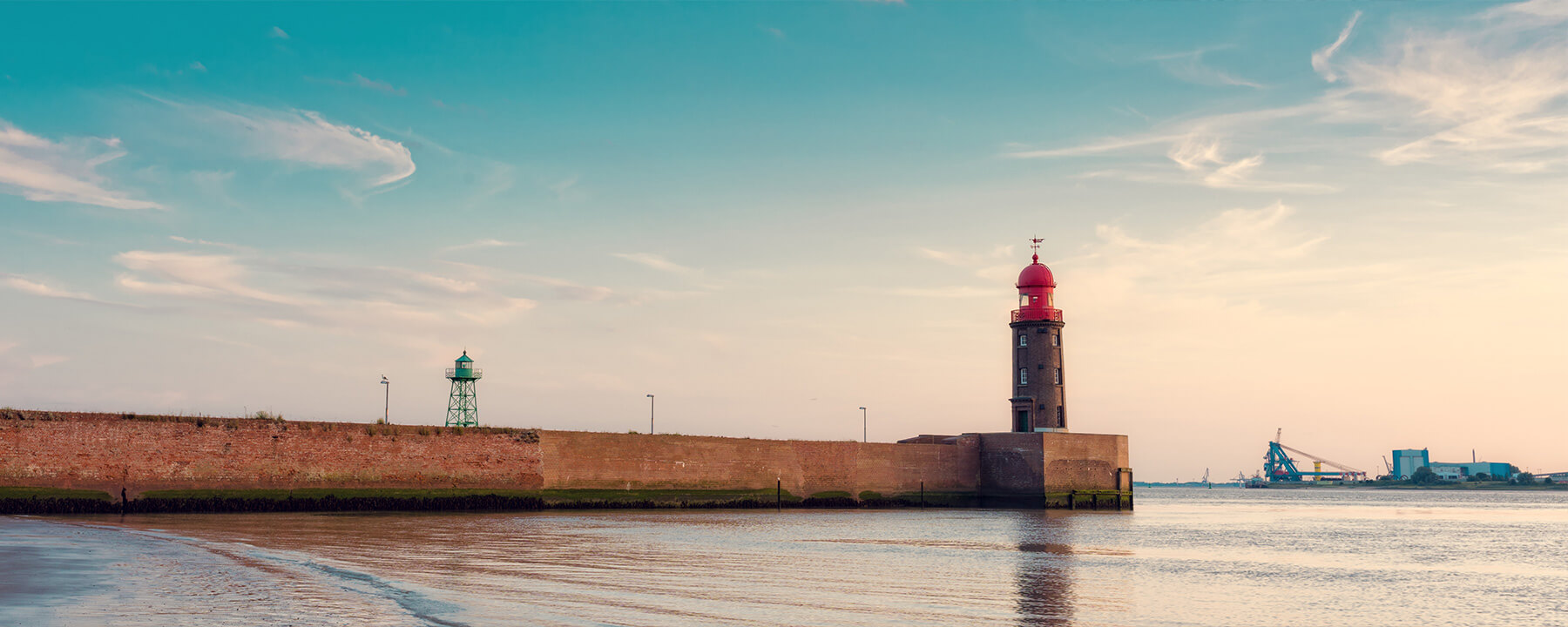 Die Hafenmole von Bremerhaven ist eine imposante Schutzmole an der Mündung der Weser