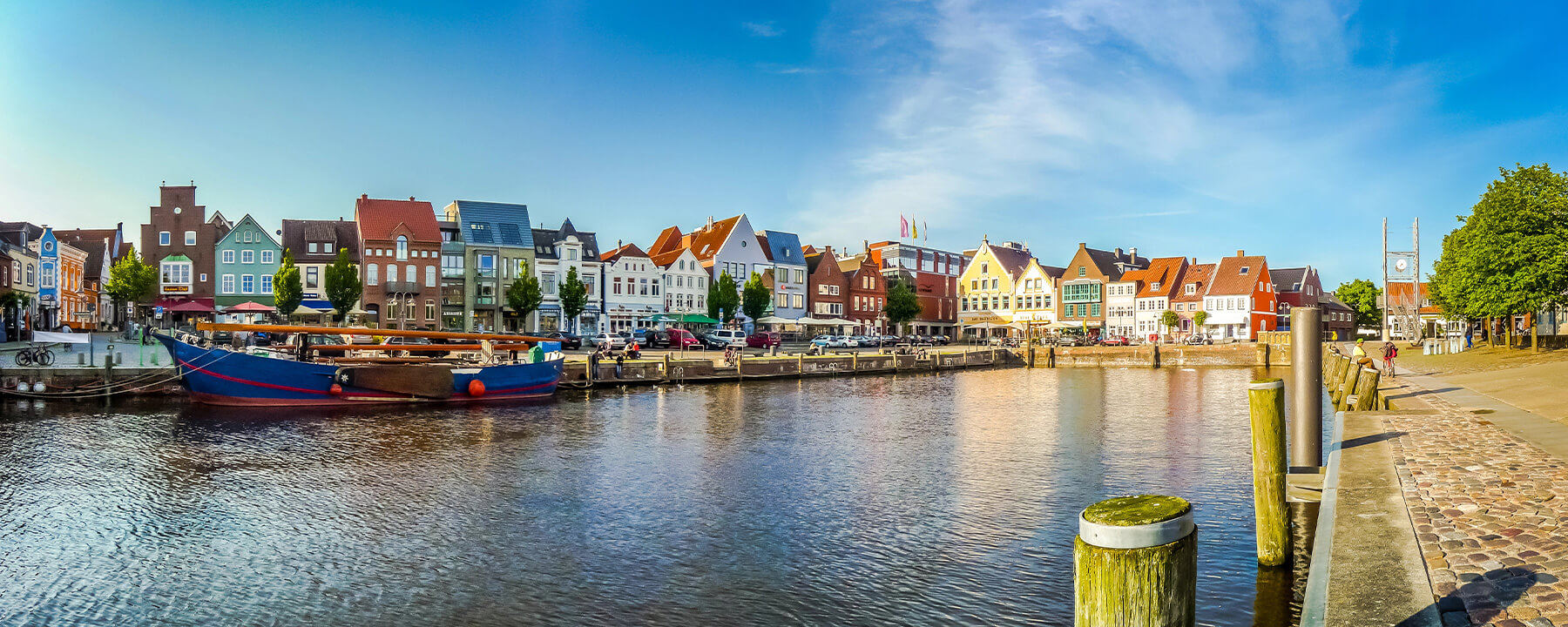 Die charmante Stadt Husum ist bekannt als die „Graue Stadt am Meer“ und Geburtsort des Schriftstellers Theodor Storm