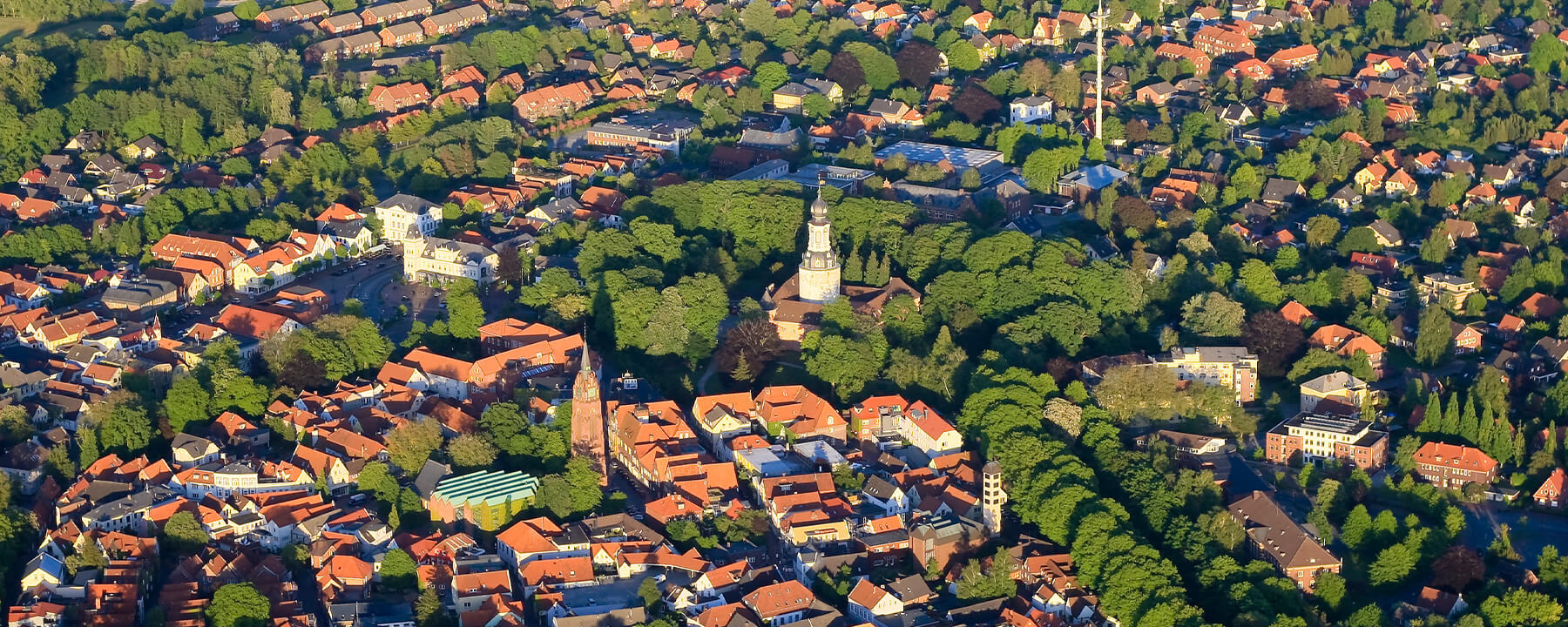 Jever ist eine historische Stadt in Ostfriesland und berühmt für ihr prächtiges Renaissance-Schloss und das gleichnamige Bier