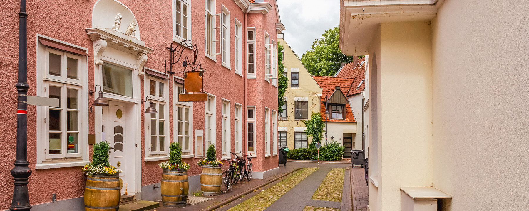 Jever bietet eine entspannte und historische Atmosphäre, was du bei einem Bummel durch die Altstadt spüren wirst