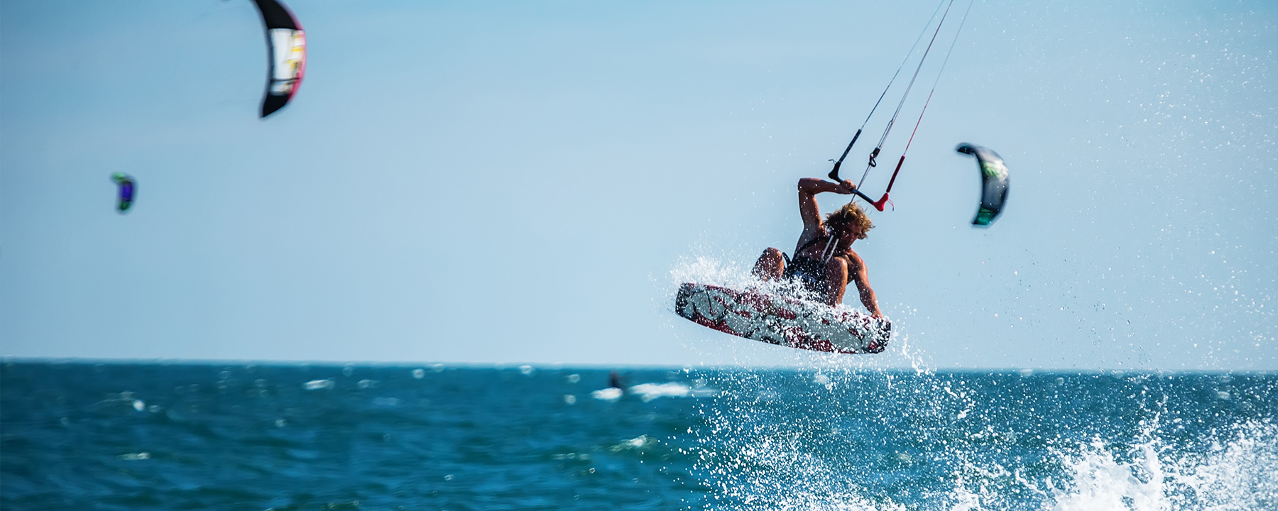 St. Peter-Ording ist mit den stetigen Winden ein Hotspot für Kite- und Windsurfer