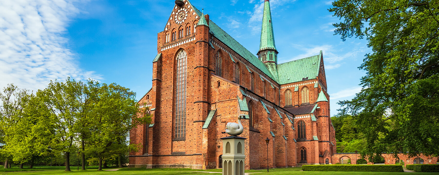 Das Doberaner Münster ist ein beeindruckendes Beispiel norddeutscher Backsteingotik und gilt als eine der schönsten gotischen Kirchen Mecklenburg-Vorpommerns