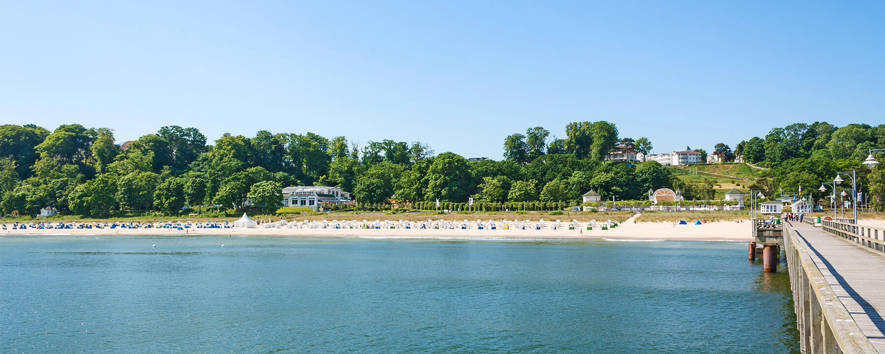 Göhren bietet zwei wunderschöne Strände: den belebten Nordstrand mit zahlreichen Freizeitmöglichkeiten und den ruhigeren Südstrand für entspannte Spaziergänge und Naturerlebnisse