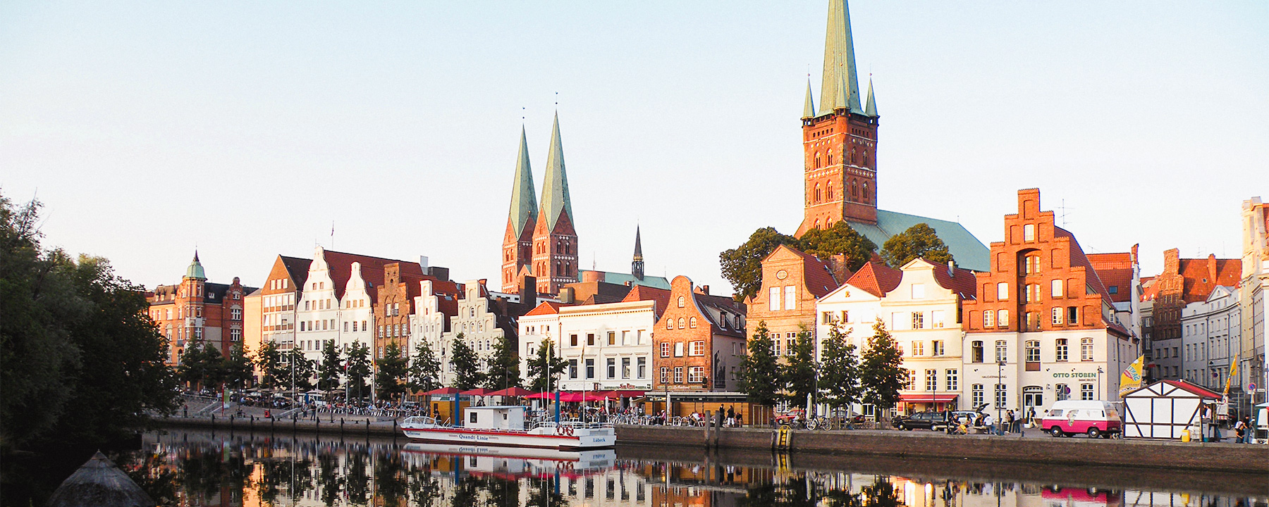 Lübeck wird als die "Königin der Hanse" bezeichnet und fasziniert mit ihrer historischen Altstadt und dem berühmten Holstentor