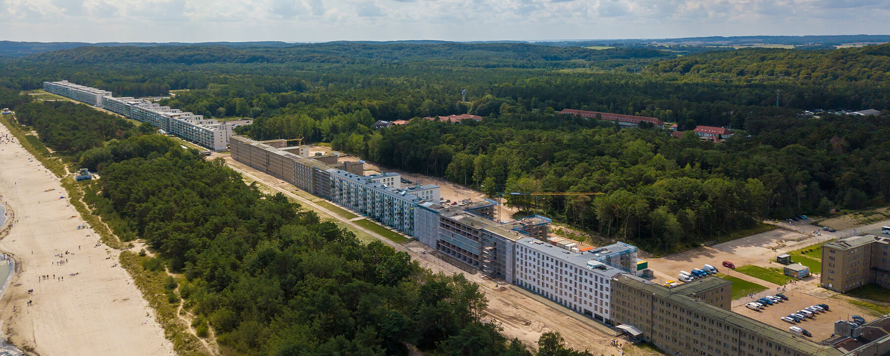 Prora ist ein Ortsteil von Binz und bekannt für den "Koloss von Prora", eine monumentale Ferienanlage aus der NS-Zeit