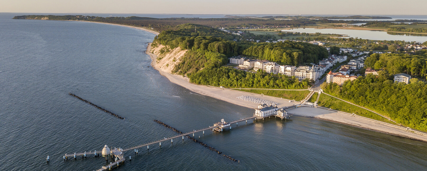 Sellin ist ein charmantes Ostseebad und bekannt für seine prächtige Bäderarchitektur und die imposante Seebrücke