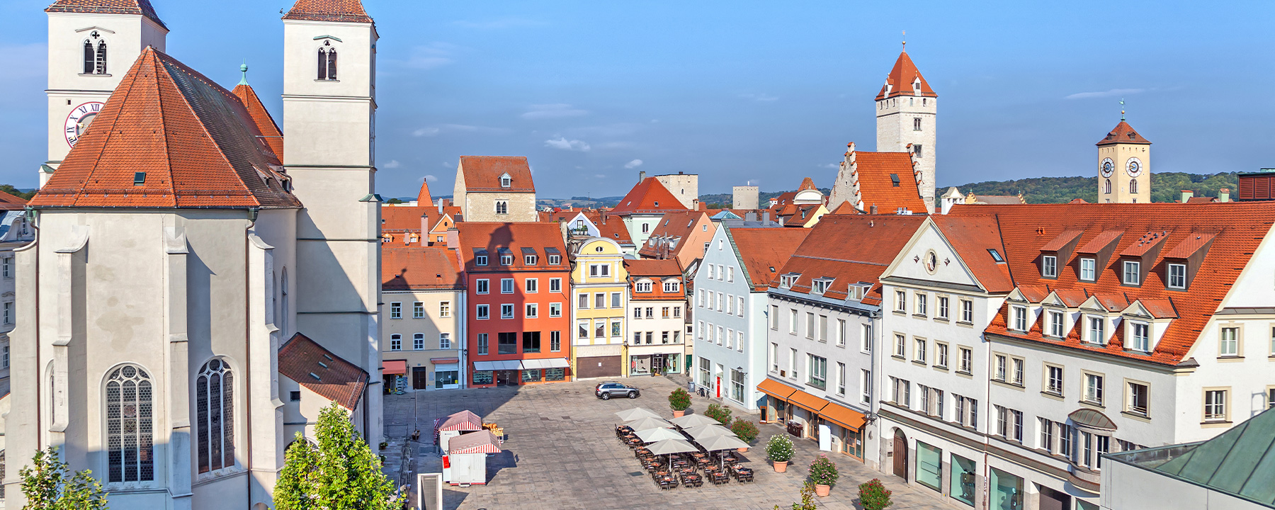 Im Zentrum der Regensburger Altstadt ist der Neupfarrplatz mit der Neupfarrkirche