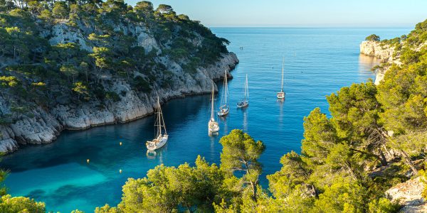 Zwischen Marseille und Cassis bieten die türkisfarbenen Calanques einen wundervollen Anblick