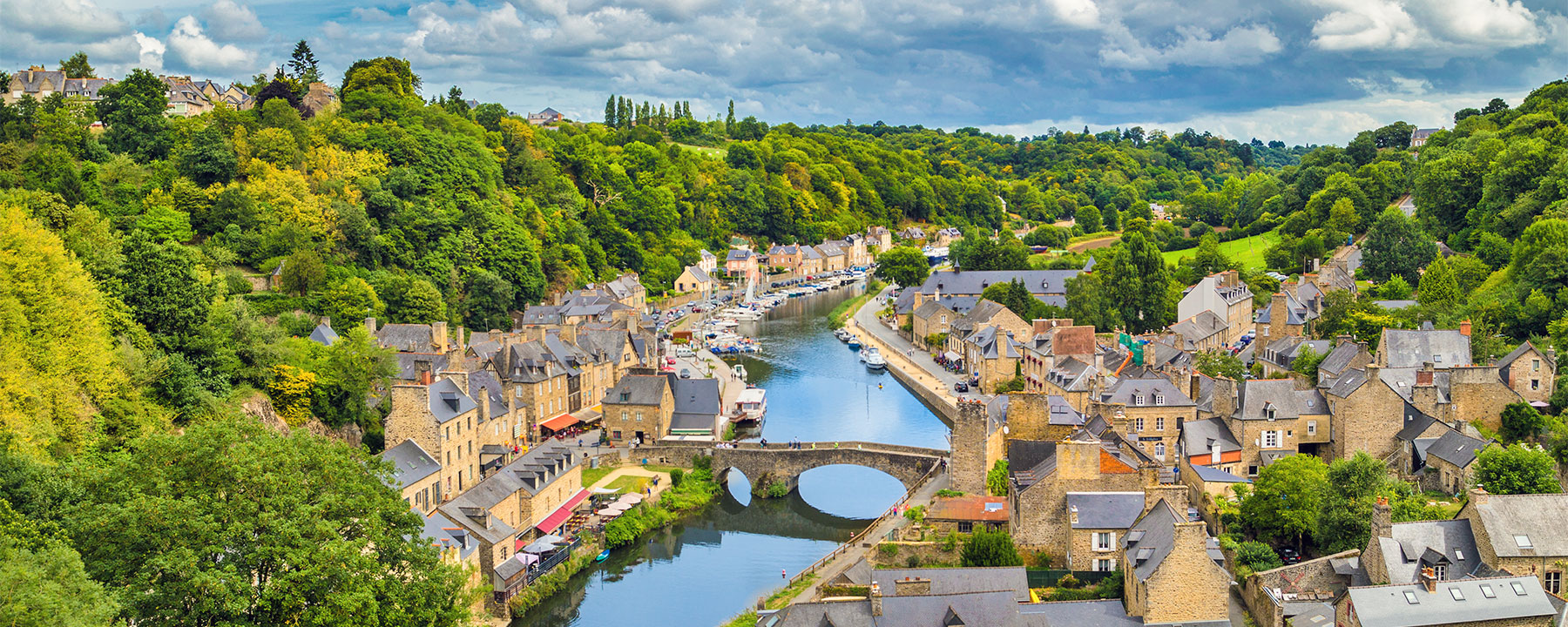 Dinan besticht durch das mittelalterliche Flair über dem Fluss Rance