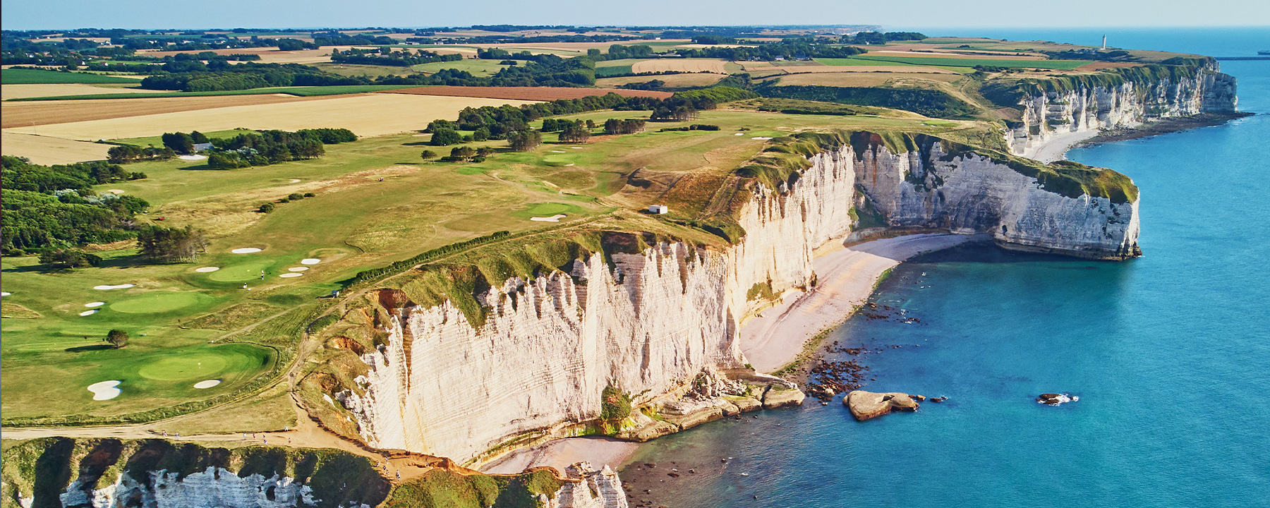 Die Küste der Normandie ist geprägt von steilen Klippen und langen Sandstränden