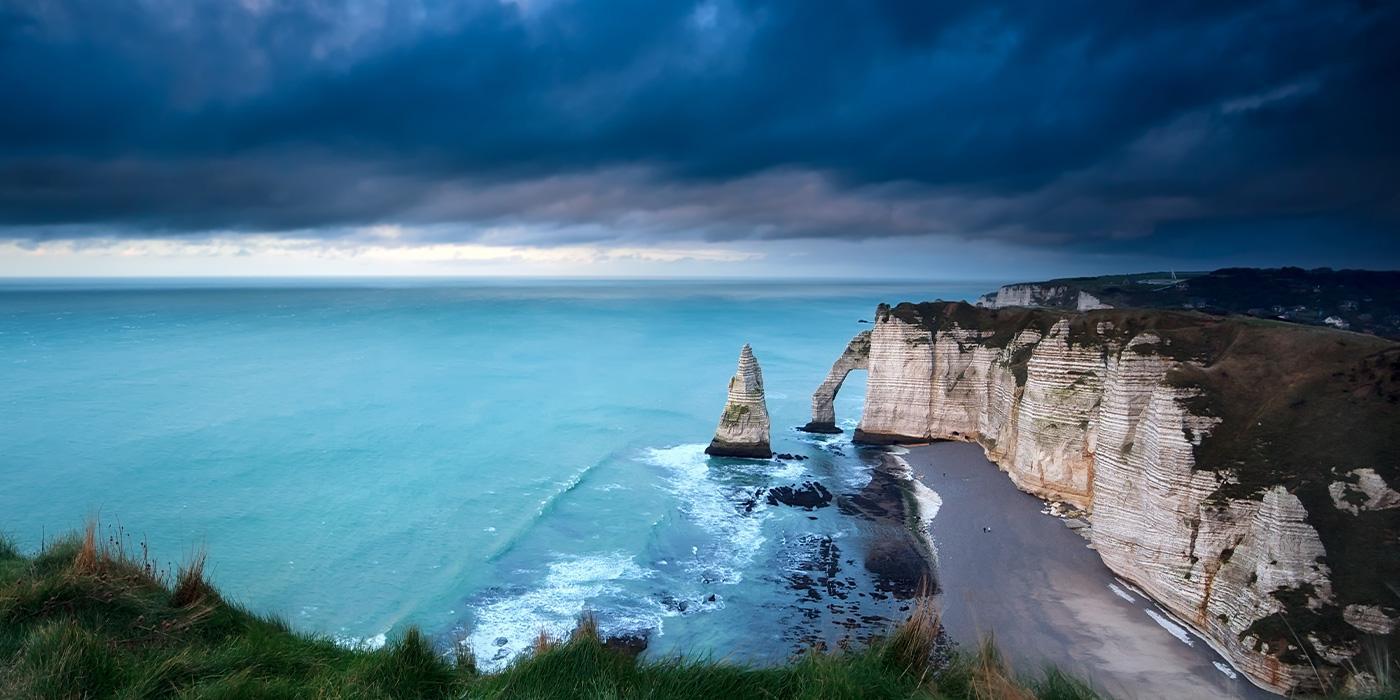 Die Kreidefelsen von Etretat zählen zu den bekanntesten Wahrzeichen der Normandie