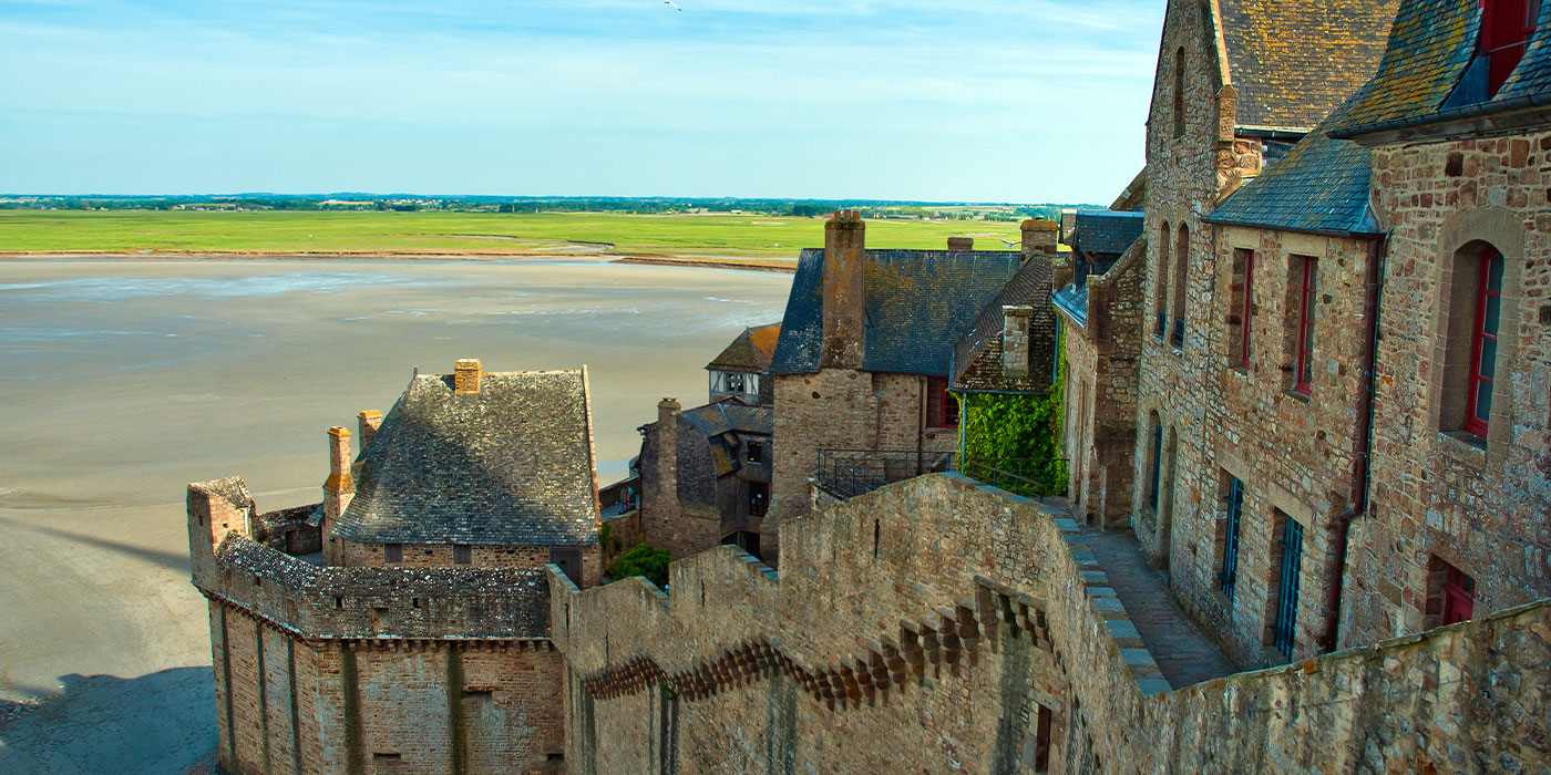 Die steilen und verwinkelten Gassen des Mont-Saint-Michel sind wie ein Labyrinth