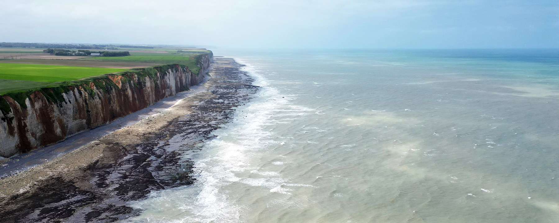 Die nahegelegenen Landungsstrände der Normandie sind nicht nur historisch bedeutsam, sondern auch landschaftlich beeindruckend