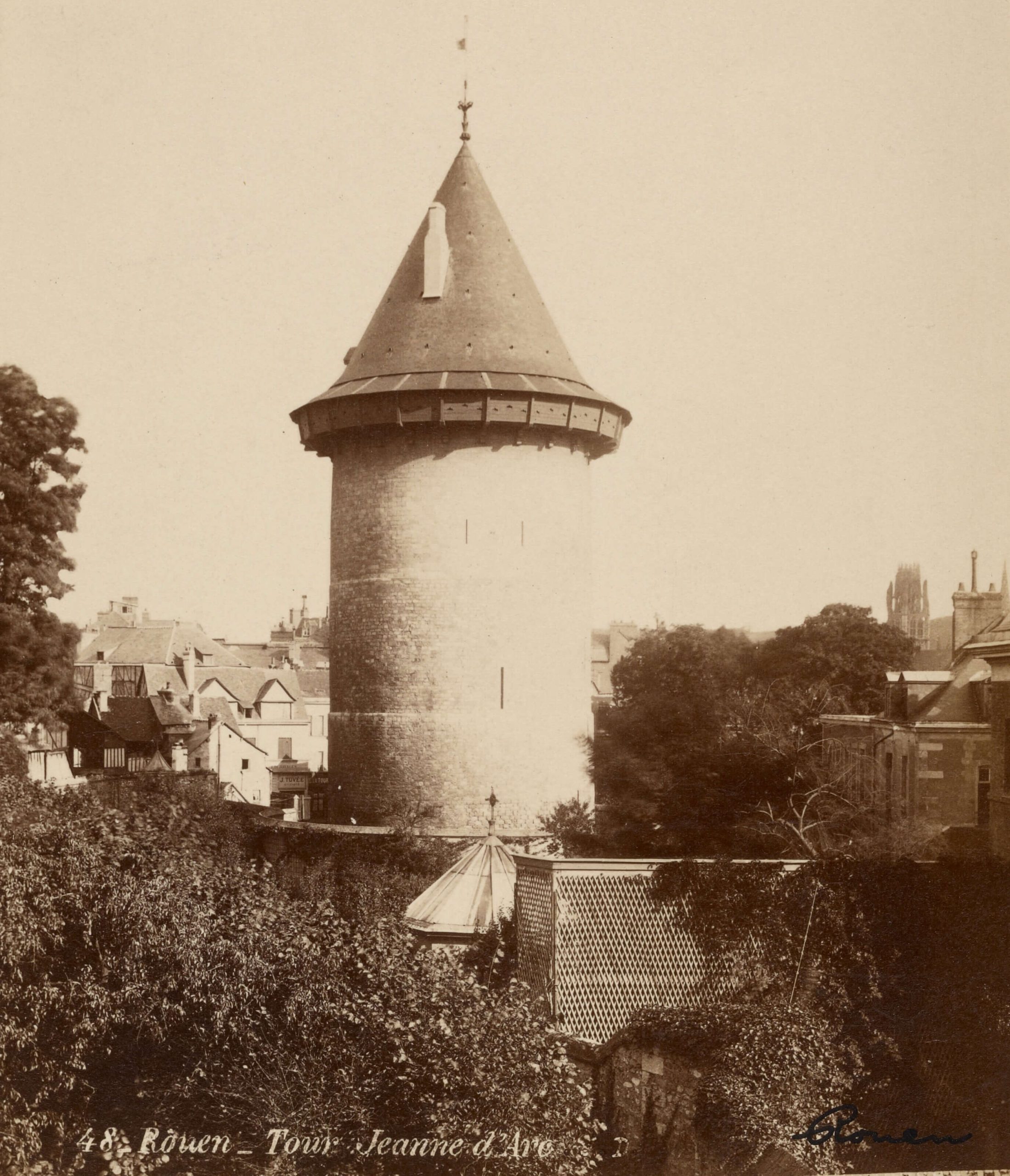 Der Tour Donjon war der Ort, an dem Jeanne d'Arc während ihres Prozesses in Rouen inhaftiert und streng bewacht wurde