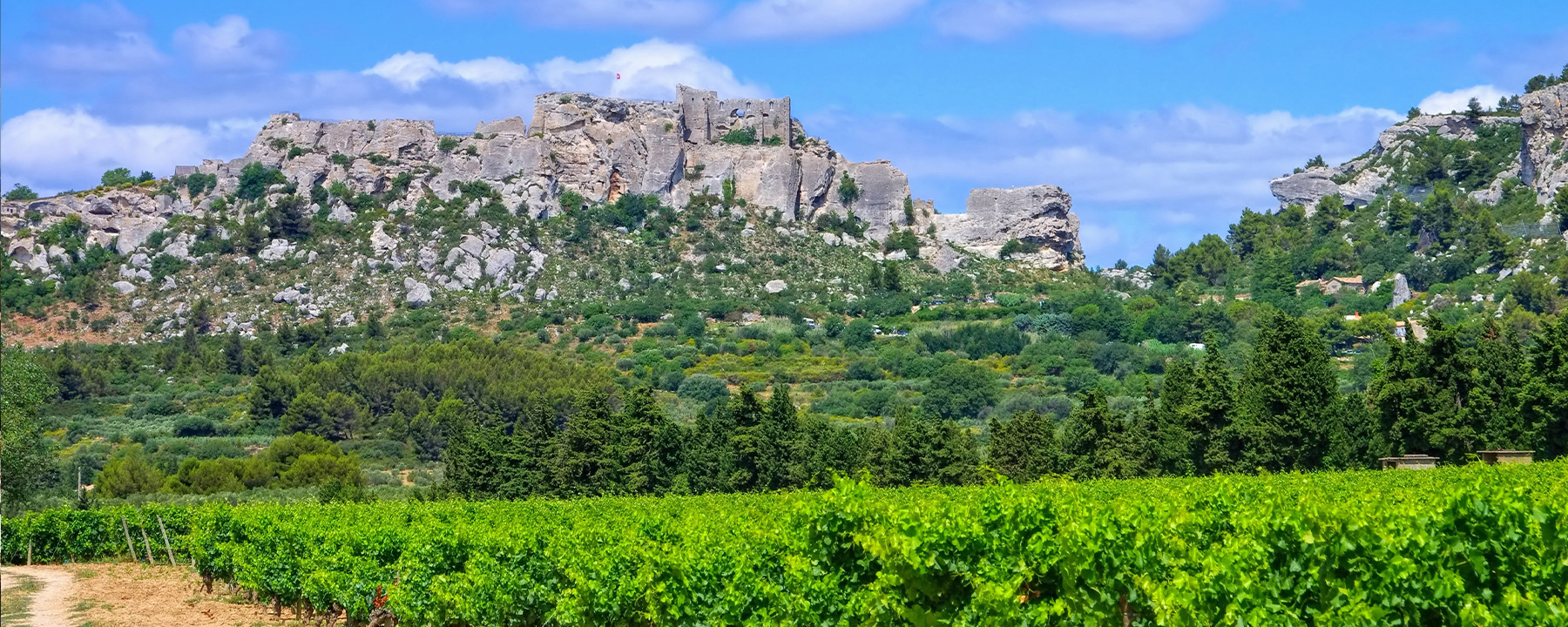 Die Hügel der Alpilles laden zum Wandern in einer atemberaubenden Landschaft ein