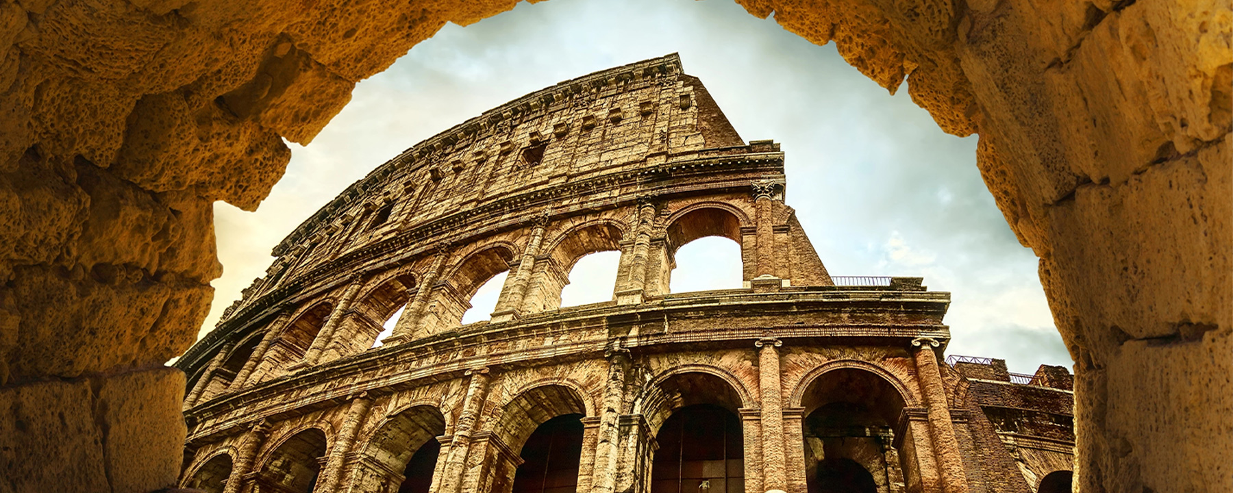 Italien ist stolz auf die römische Geschichte, welche noch in zahlreichen Bauwerken, wie dem Kolosseum in Rom, bewundert werden kann