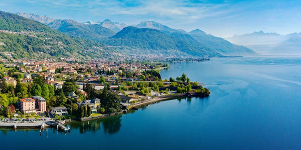 Die Seen in der Lombardei, darunter der Comer See, sind bekannt für ihre atemberaubenden Landschaften, malerischen Dörfer und vielfältigen Freizeitmöglichkeiten