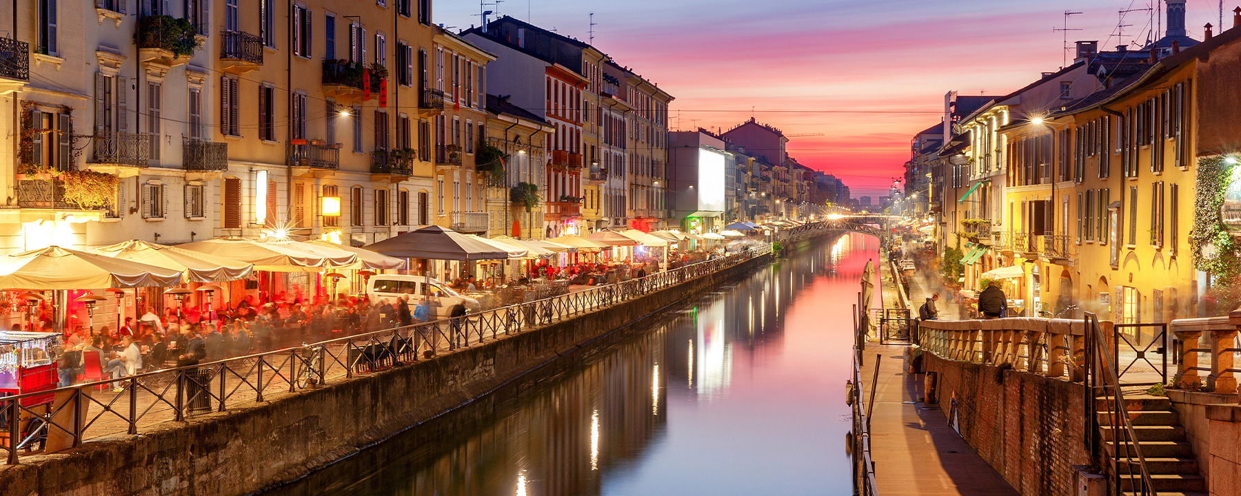 Das angesagte Mailänder Viertel Naviglio ist bekannt für seine historischen Kanäle, lebhaften Bars und Restaurants sowie eine aktive Kunstszene