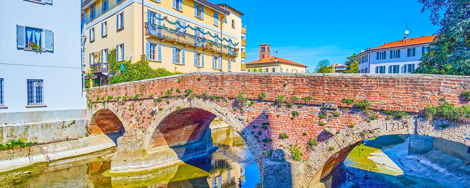 Die Altstadt von Monza besticht durch ihre gut erhaltenen mittelalterlichen Gebäude, engen Gassen und historischen Plätze, die das reiche kulturelle Erbe der Stadt widerspiegeln und zum Flanieren einladen