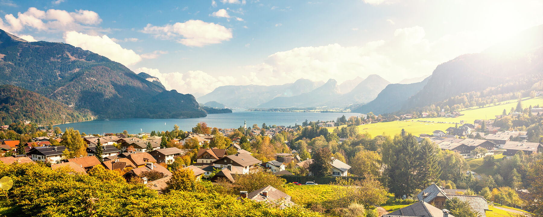 Kärnten überzeugt durch malerische Landschaften und idyllische Seen, wobei der Wolfgangsee mit kristallklarem Wasser und sanften Hügeln ideale Bedingungen für Wanderungen und Entspannung bietet