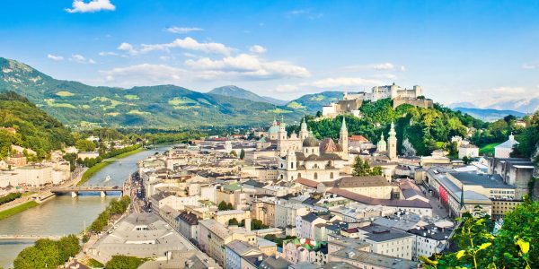 Salzburg ist die viertgrößte Stadt Österreichs und berühmt für ihre barocke Altstadt, das Geburtshaus von Wolfgang Amadeus Mozart und die beeindruckende Festung Hohensalzburg