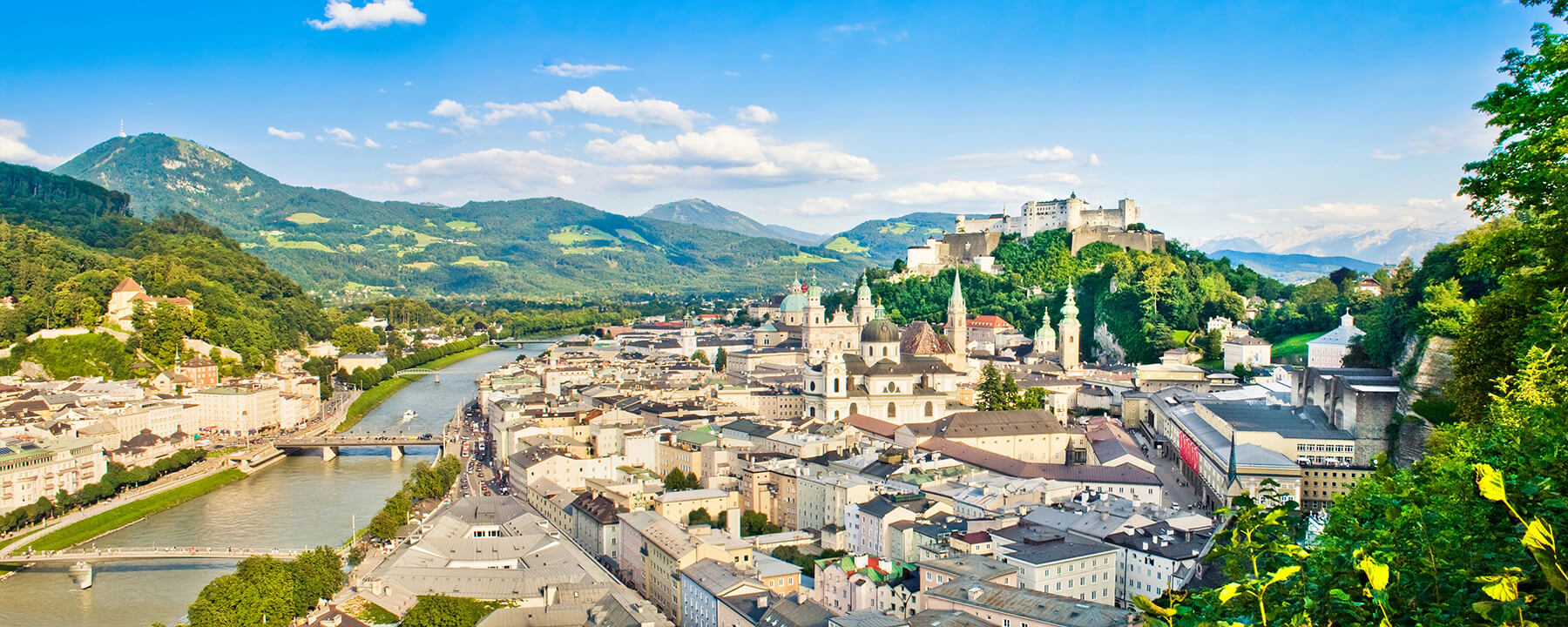 Salzburg ist die viertgrößte Stadt Österreichs und berühmt für ihre barocke Altstadt, das Geburtshaus von Wolfgang Amadeus Mozart und die beeindruckende Festung Hohensalzburg