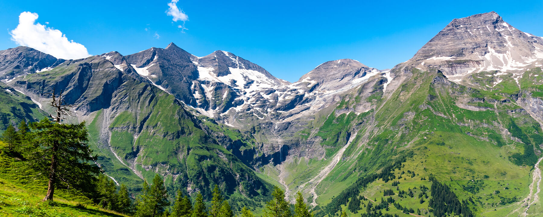 Das Salzburger Land ist geprägt von den Alpen, welche erstklassige Skigebiete, beeindruckende Berglandschaften und klare Seen bieten