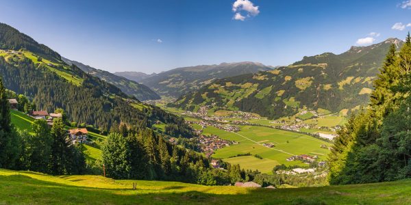 Die Alpen in Tirol bieten einige der besten Skigebiete Europas, darunter St. Anton, Kitzbühel und Ischgl