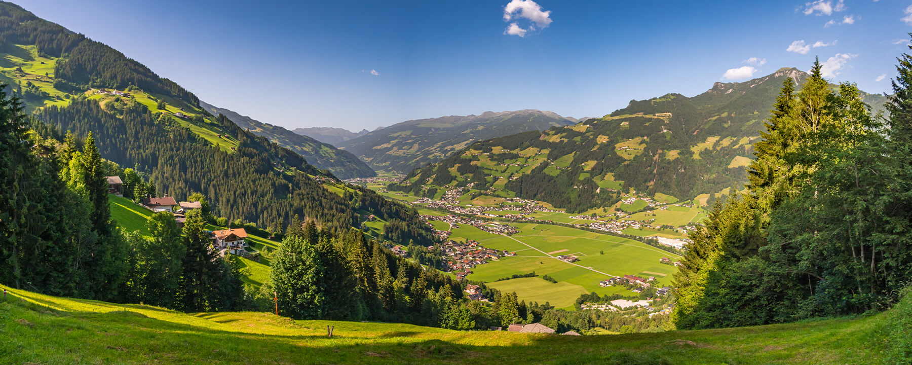 Die Alpen in Tirol bieten einige der besten Skigebiete Europas, darunter St. Anton, Kitzbühel und Ischgl