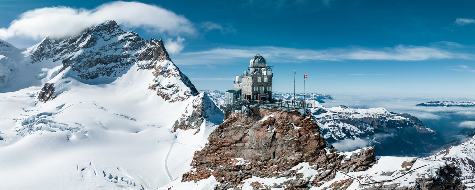 Die Jungfrau und die Sphinx-Aussichtsplattform auf dem Jungfraujoch bieten spektakuläre Ausblicke über die Alpen und ermöglichen dir, auf über 3.500 Metern die Gletscherwelt hautnah zu erleben