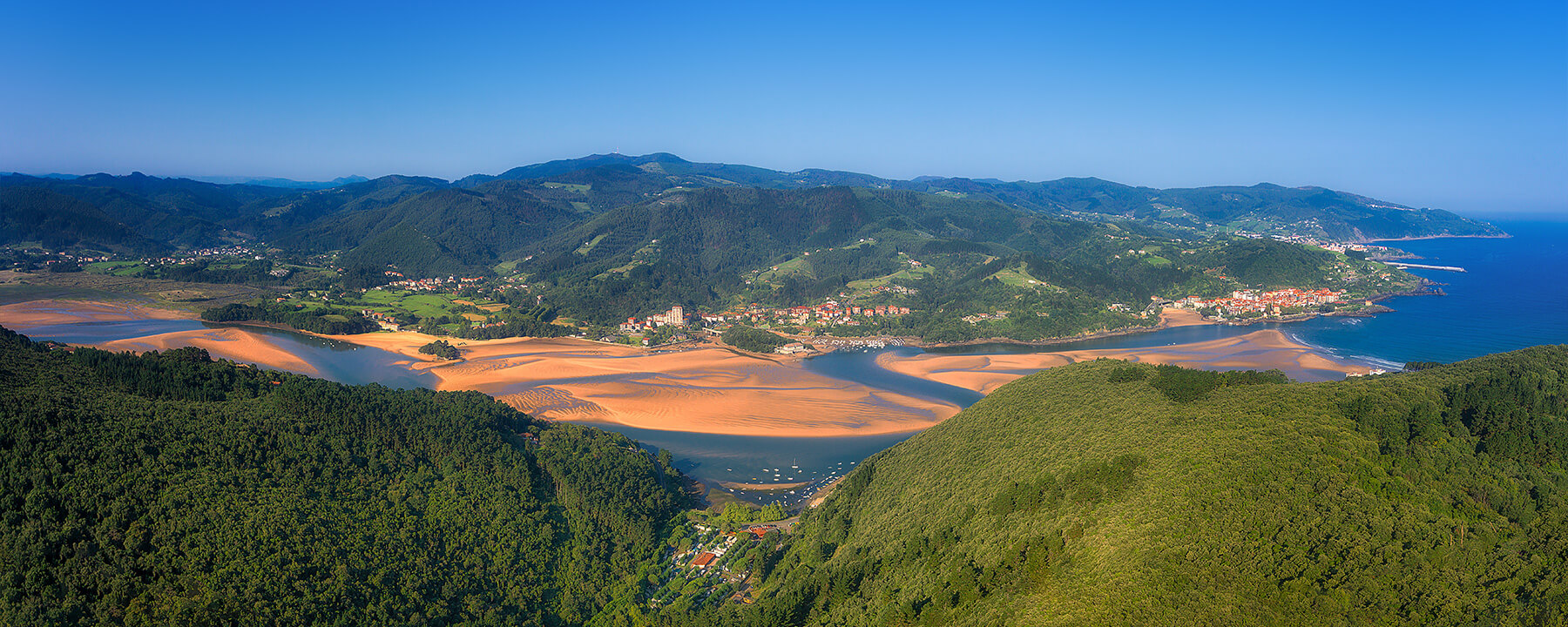 Urdaibai ist ein Biosphärenreservat an der baskischen Küste und fasziniert mit seiner vielfältigen Landschaft aus Feuchtgebieten, Wäldern und Stränden sowie einer reichen Tierwelt