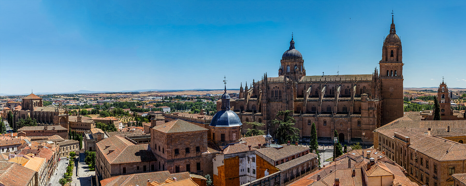 Salamanca beeindruckt mit ihrer prächtigen Plaza Mayor, der ältesten Universität Spaniens und der gotischen Kathedrale